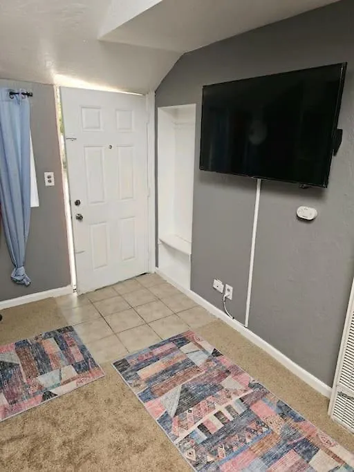 Cozy Tiny Home! 새크라멘토 아파트